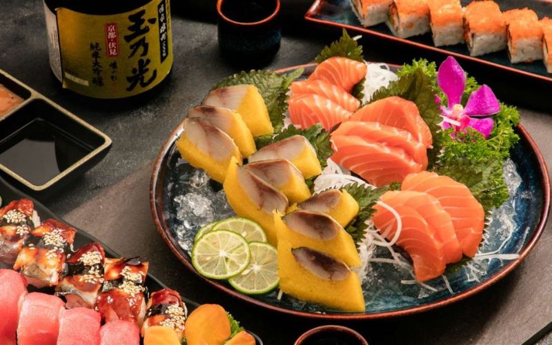 Sushi và sashimi là lựa chọn phù hợp cho những buổi hẹn cần sự nhẹ nhàng và tinh tế