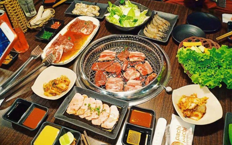 BBQ nhẹ thường phù hợp với những cặp đôi thích không khí ấm cúng 