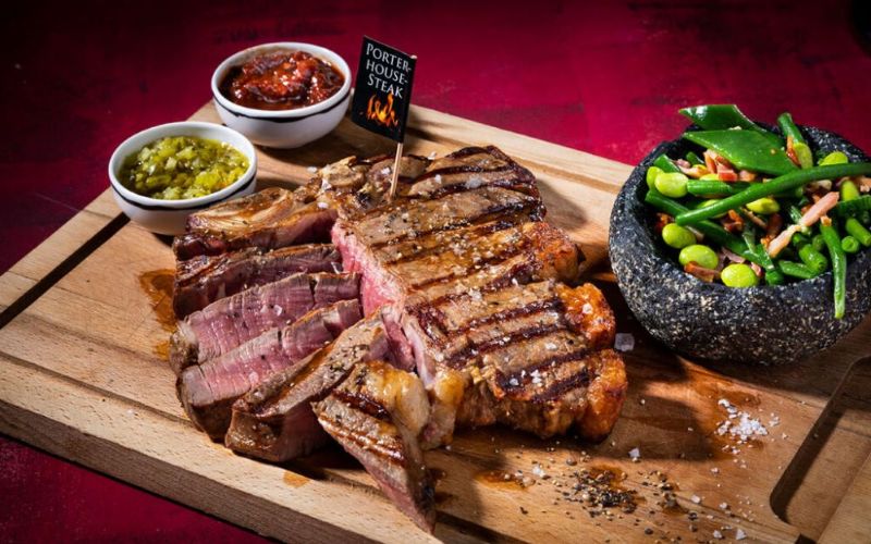 Phần beefsteak được chế biến vừa độ với lớp thịt mềm