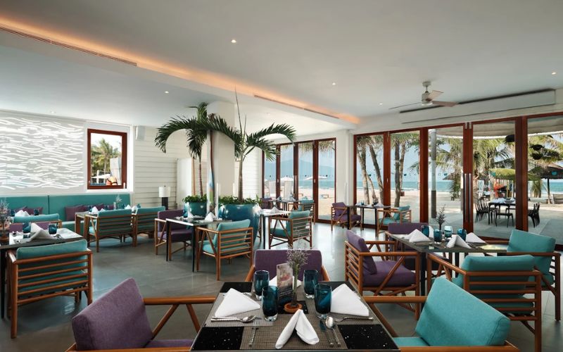 Không gian resort ven biển sang trọng, thoáng mở tại nhà hàng Pullman Đà Nẵng
