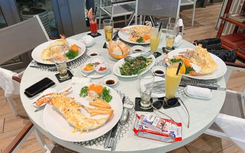 Không gian hải sản cao cấp, riêng tư và hiện đại tại Costa Seafood