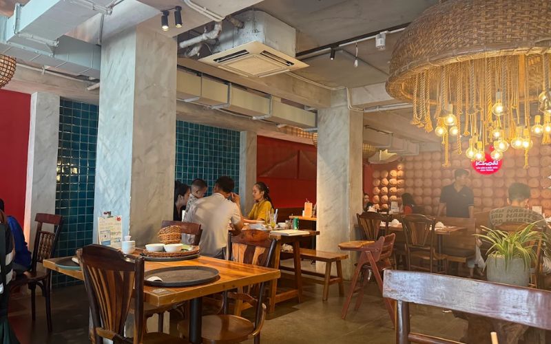 Nhà hàng mang đến trải nghiệm ẩm thực miền Trung trong không gian thoáng và thư giãn