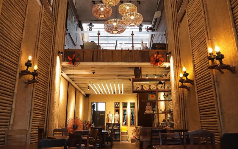 Không gian Ngọc Châu Garden nhà hàng đẹp sài gòn mang phong cách Việt xưa với tông màu vàng nâu ấm áp