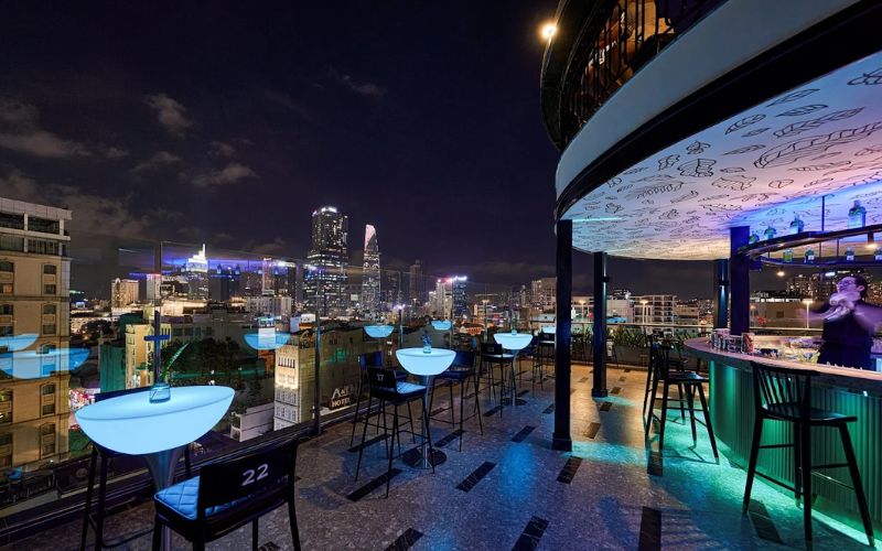 Twilight Sky Bar mang đến trải nghiệm rooftop sang trọng