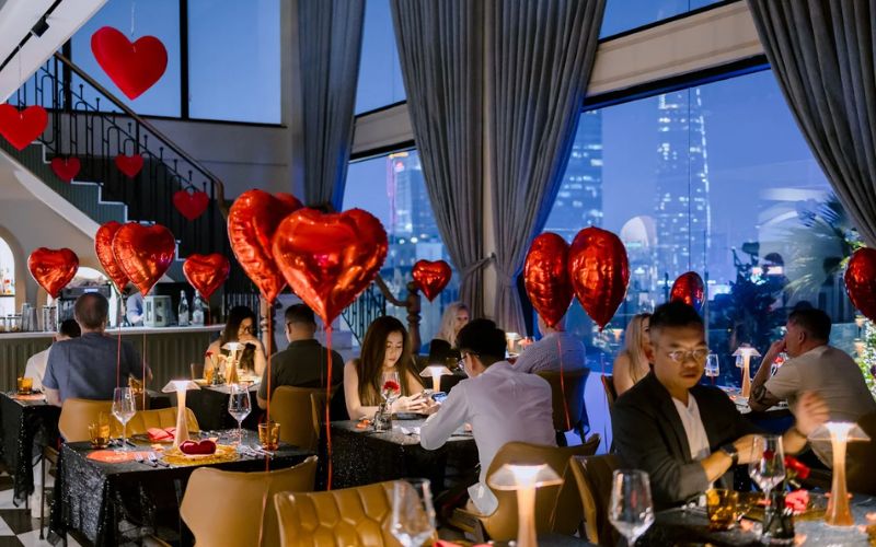 Cloud Nine Restaurant Sai Gon với trải nghiệm hẹn hò trên cao 