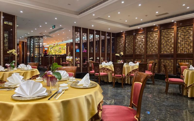 Không gian ấm cúng, tinh tế bên trong nhà hàng Long Triều