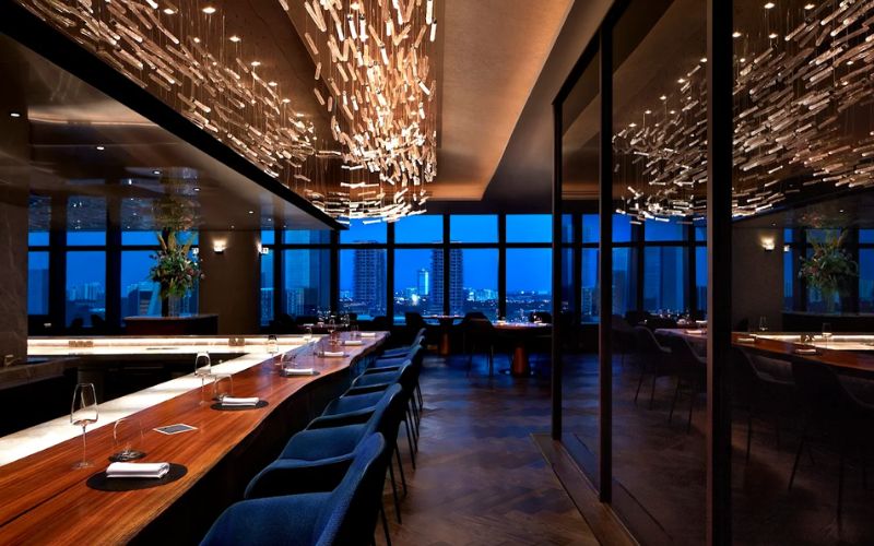 Không gian fine dining sang trọng, riêng tư bên trong nhà hàng Akuna nhà hàng michelin sài gòn