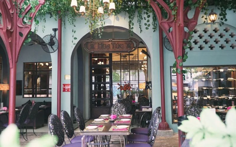 Không gian cổ điển, ấm cúng bên trong nhà hàng Hoa Túc nhà hàng michelin sài gòn