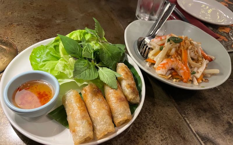 Món Việt tại Hoa Túc được trình bày tinh tế, phù hợp thực khách yêu ẩm thực truyền thống