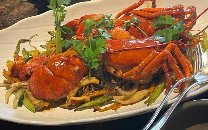 Món miến ram cua được trình bày tinh tế tại Square One