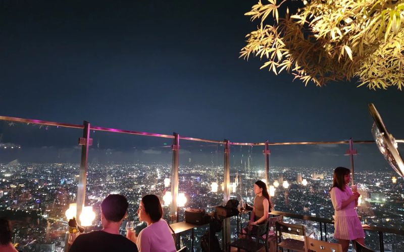 Không gian lãng mạn, ngắm trọn thành phố về đêm trong top nhà hàng 5 sao tphcm
