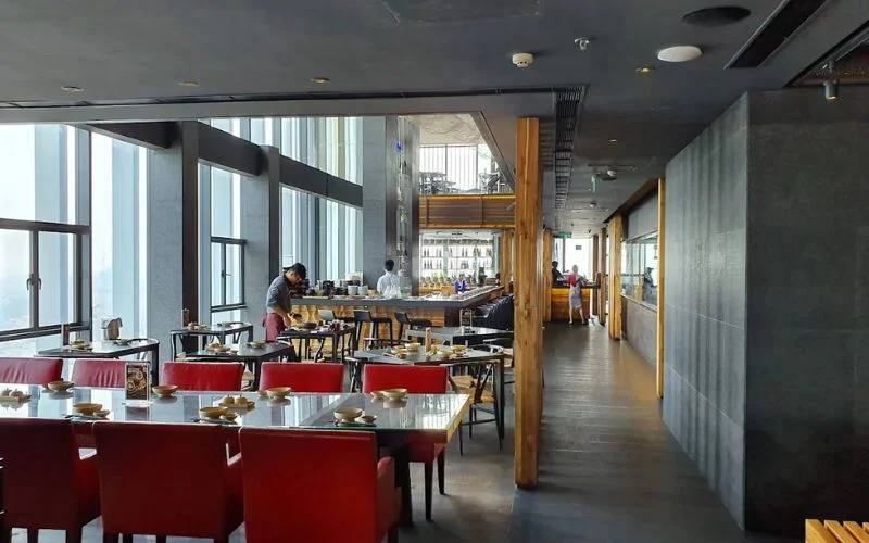Không gian tầng cao với tầm nhìn toàn cảnh thành phố tại Sorae - Modern Japanese Restaurant