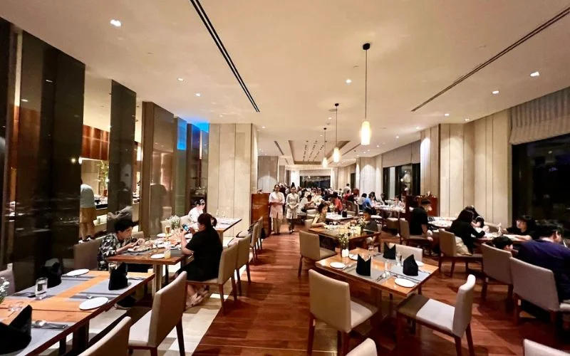 La Brasserie là nhà hàng buffet quốc tế nổi bật thuộc Hotel Nikko Saigon