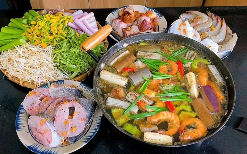 Lẩu mắm miền Tây mang hương vị đặc trưng của vùng sông nước Nam Bộ