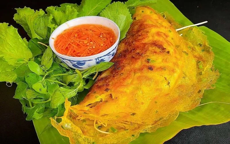Bánh xèo món bánh dân gian với lớp vỏ vàng giòn