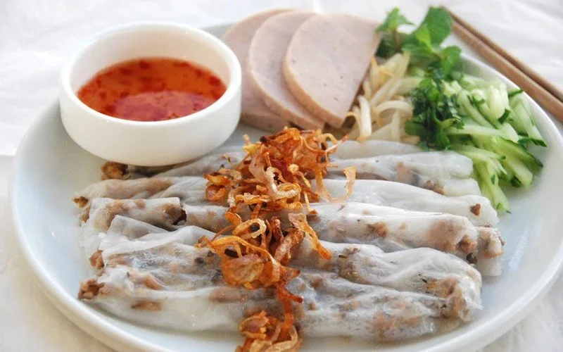 Bánh cuốn món ăn truyền thống với lớp bánh mỏng mềm
