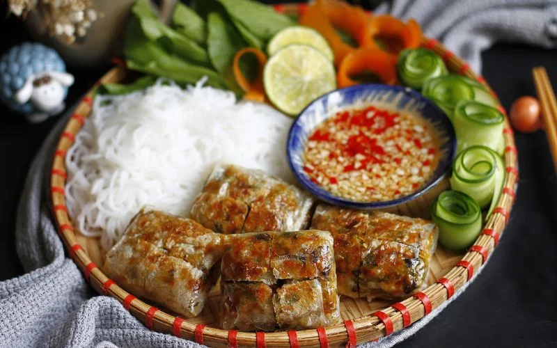 Nem cua bể đặc sản Hải Phòng hấp dẫn với phần nhân cua biển thơm ngon