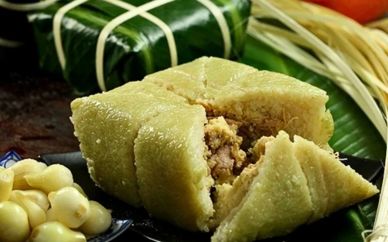 Bánh chưng biểu tượng ẩm thực ngày Tết, mang ý nghĩa về sự sum vầy và lòng biết ơn tổ tiên