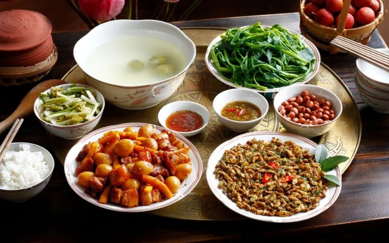 Mâm cơm truyền thống Bắc Bộ với các món ăn dân dã
