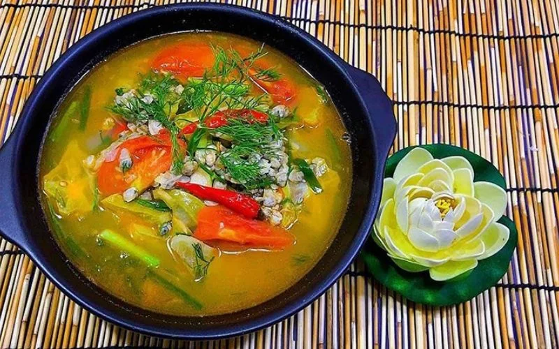 Canh hến nấu chua thanh mát món ăn giải nhiệt đặc trưng miền Trung