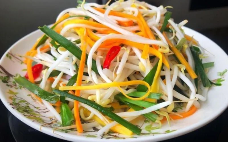 Dưa giá thanh mát giúp cân bằng hương vị các món ăn ngày Tết
