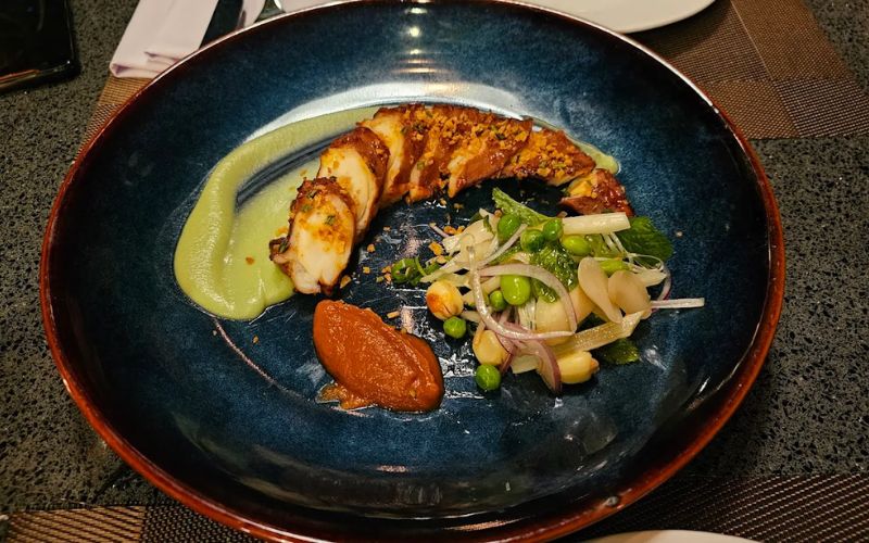 Món ăn được chế biến chỉnh chu tại Shri Restaurant & Lounge 