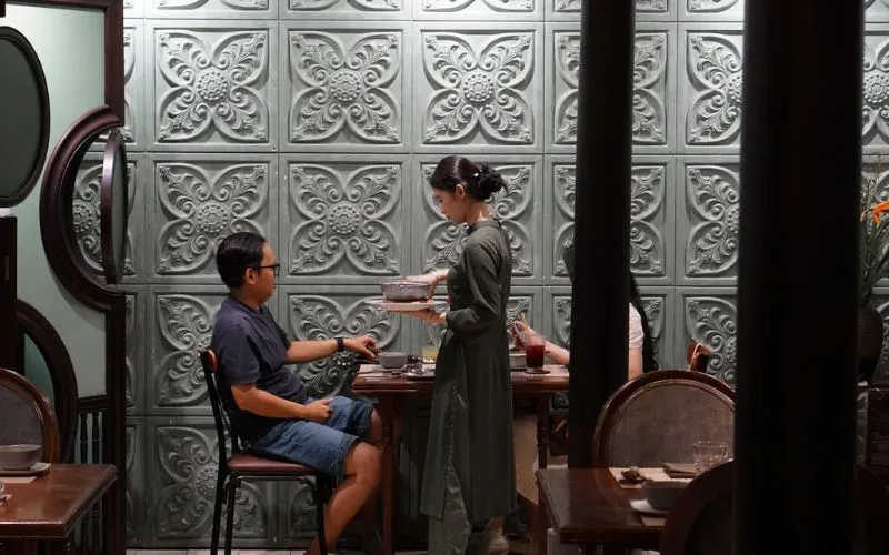 Madame Lam mang đến sự riêng tư cho các buổi tiếp khách quan trọng