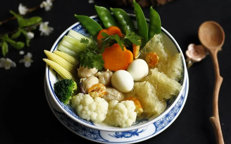Canh bóng thả thanh nhẹ trong mâm cỗ truyền thống miền Bắc