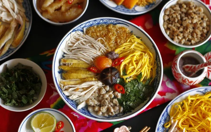 Bún thang Hà Nội tinh tế trong từng nguyên liệu