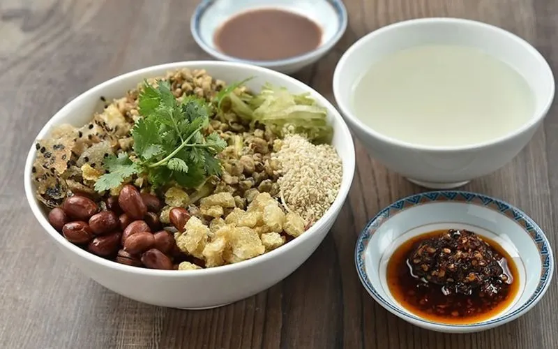 Cơm hến Huế dân dã gắn liền với văn hóa Cố đô