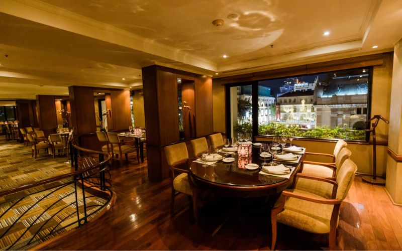 Reflections Restaurant - Fine dining tại Caravelle Saigon