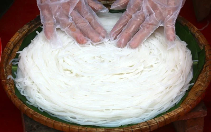Van Cu rice vermicelli contributes to the unique character of Bun Bo Hue