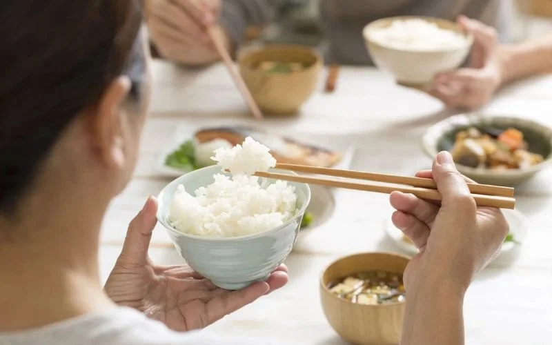 Đôi đũa là biểu tượng của văn hóa và tình cảm gia đình Việt