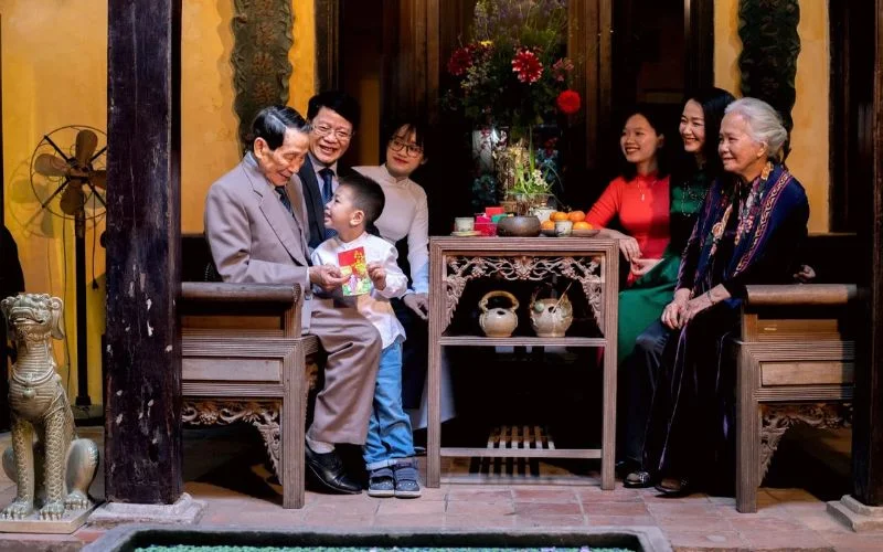 Vietnamese hospitality culture is embodied through warm welcomes