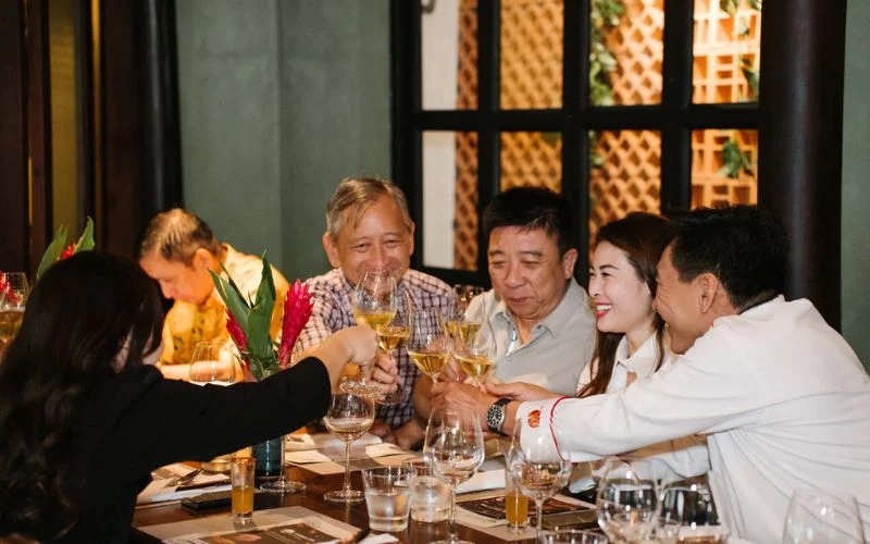An open and intimate atmosphere in Vietnamese hospitality