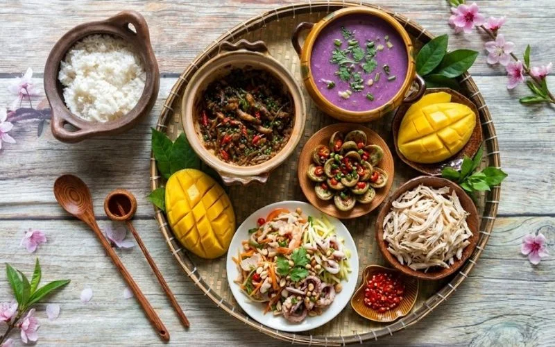 Mâm cơm Việt trọn vị với canh khoai mỡ và các món mặn ăn kèm