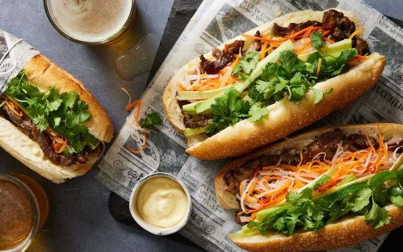 Bánh mì Việt Nam với lớp vỏ giòn và phần nhân đậm đà
